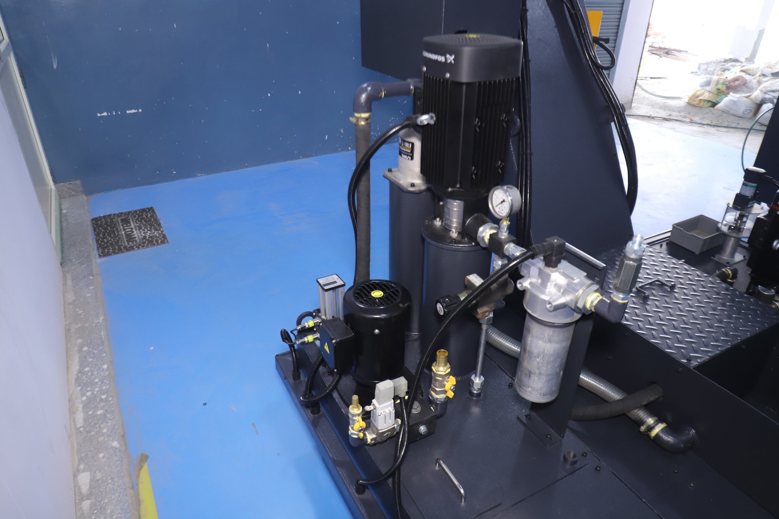 Standard + CTS + Cyclone + Chip Conveyor + Chiller Thumbnail